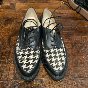 Nine West Oxfords in exceptional condition. 7.5